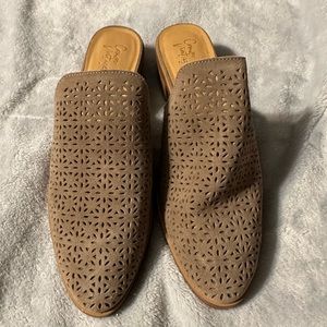 COPY - ** BRAND NEW with box ** Crown Vintage women’s shoes.